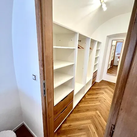 Elen Nove Mesto nad Metuji